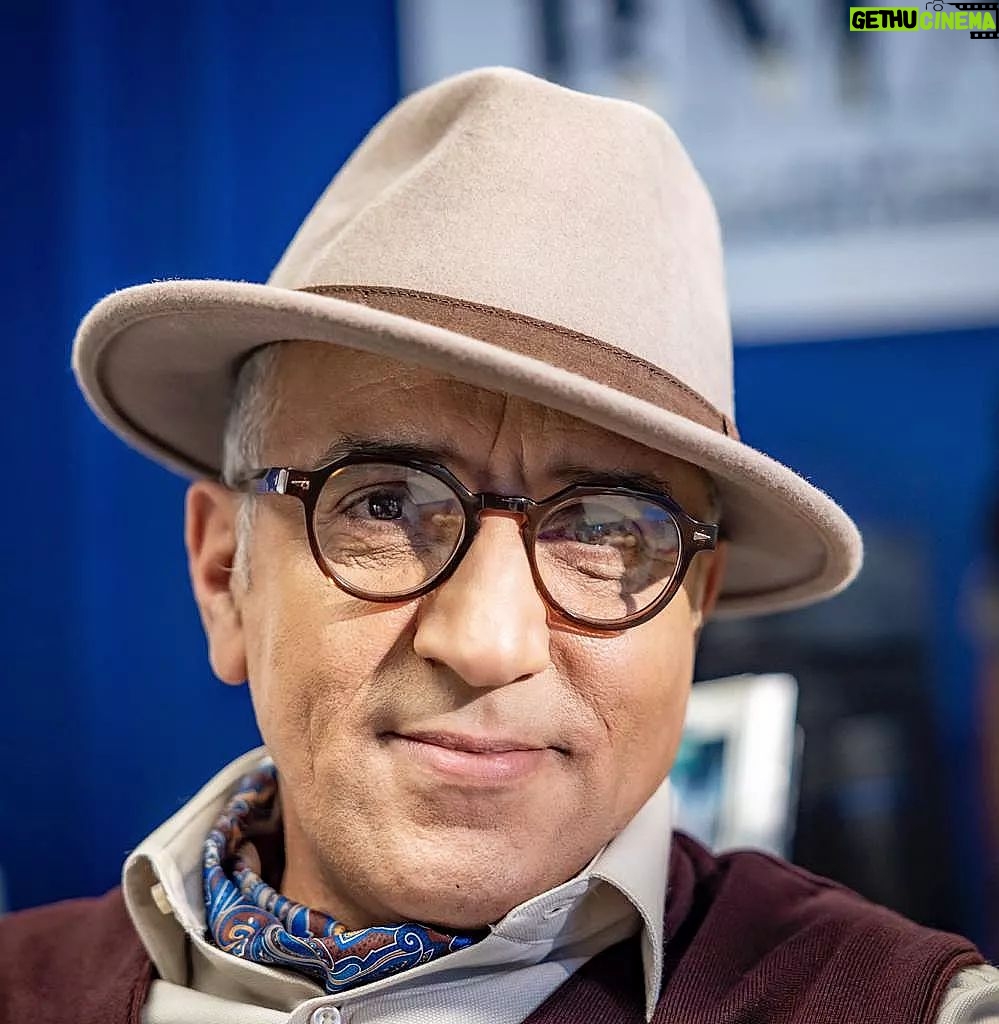 Hassan El Fad - 7.1K Likes - Mr Chakib.
Profession : Heureux.