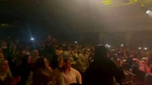 Hassan El Fad Instagram - البارح في ختام جولة  RMA مفاجأه زوينة من الجمهور الطنجاوي و فريقي و الطاقم المنظم. تزامن تاريخ العرض مع عيد ميلادي 25