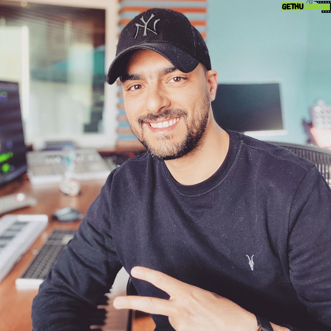 Hassan El Shafei - 51.6K Likes - Finding peace can sometimes be such a difficult task, yet it can also be so easy if you look into the right places.
#stayhome #staystrong #staypositive #peace