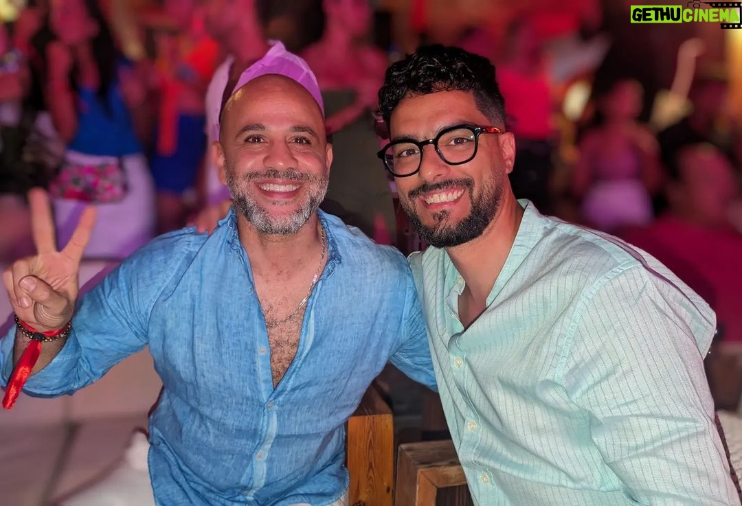 Hassan El Shafei Instagram - كنت محظوظ اني اشتغلت في رأيي مع واحد من أهم الملحنين والشعراء، ملحن مثقف وشارب من ثقافة الفن المصري القديم لكن في نفس الوقت متجدد ومطور من فكره ومواكب التطور الموسيقي. وكفاية إن إسمه الشافعي..❤️ @azizelshaf3i