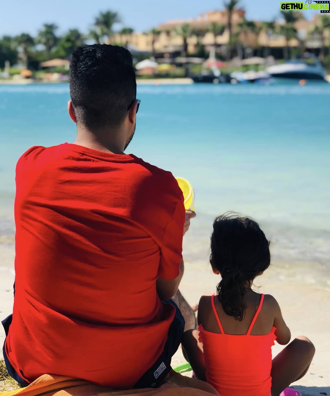 Hassan El Shafei - 49.7K Likes - My whole world right beside me.
#daughter #family #summer