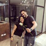 Hassan El Shafei Instagram - المزيكا الحلوة بتبدأ بالصحبة الحلوة. #وردة_حبنا @sherine #music #شيرين_عبدالوهاب #حسن_الشافعي #sherine #hassanelshafei #