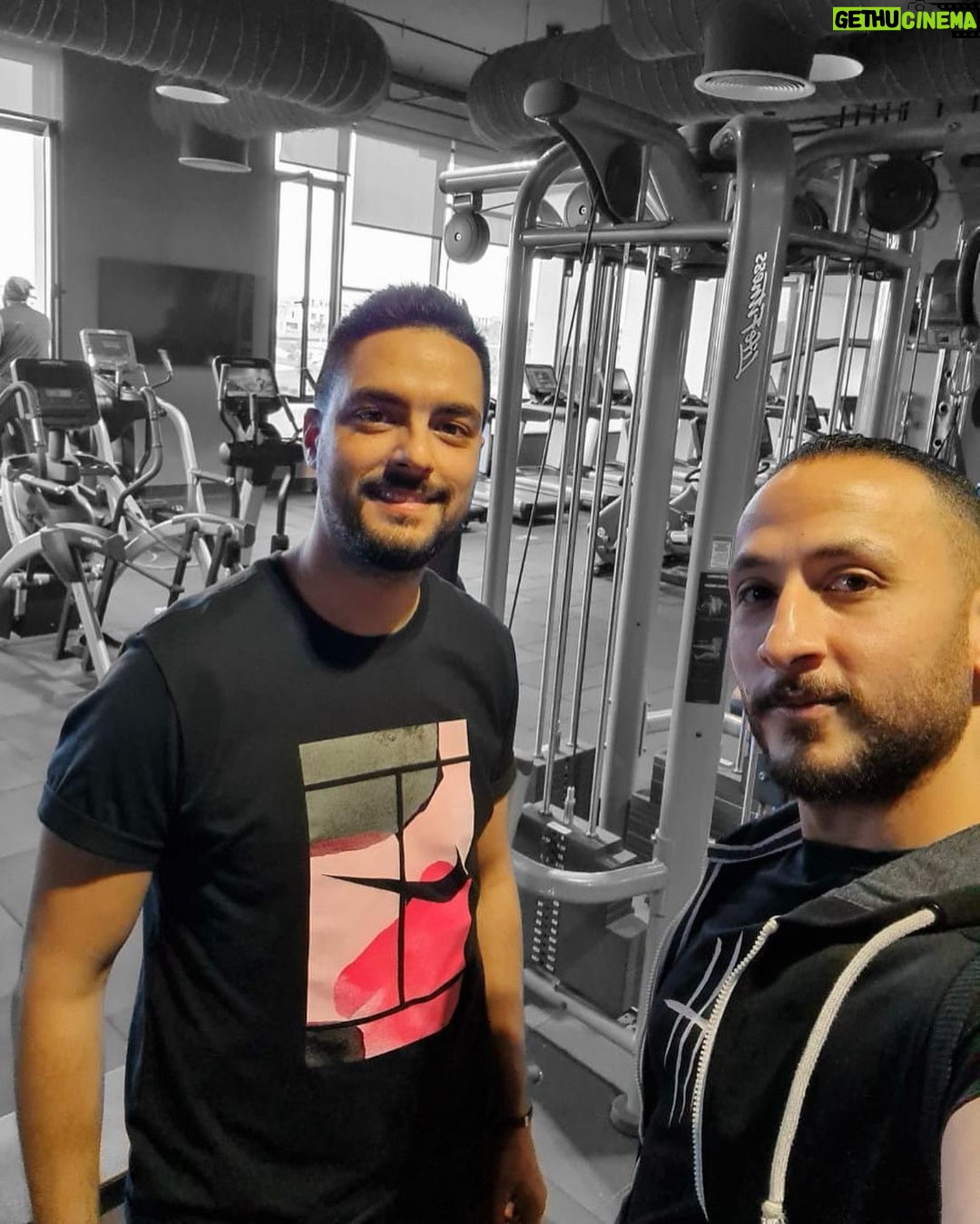 Hassan El Shafei Instagram - عاش كابتن مصطفى على التمرينة الجامدة! 💪🏼