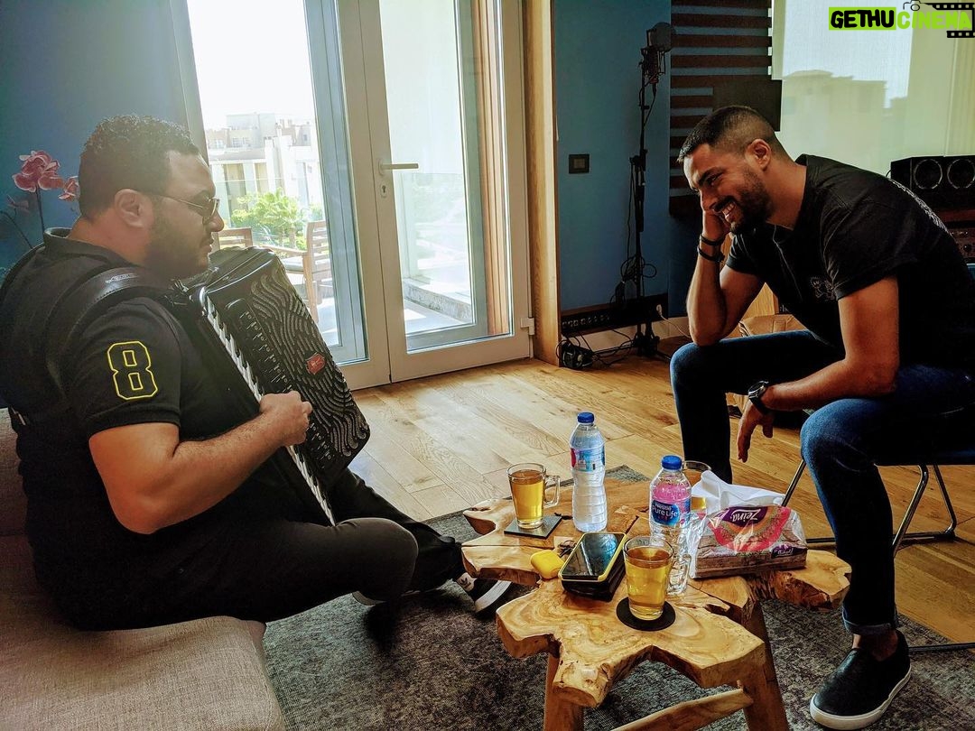 Hassan El Shafei Instagram - قبل التسجيل مع الموسيقي البارع وائل النجار.
