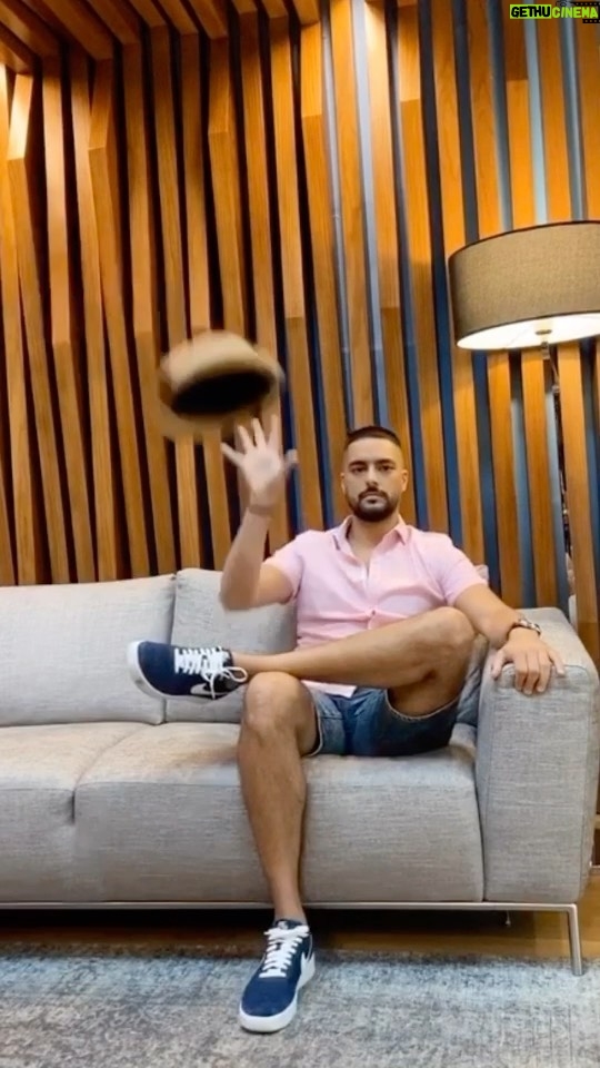 Hassan El Shafei Instagram - آخر يومين في الصيف 🕶