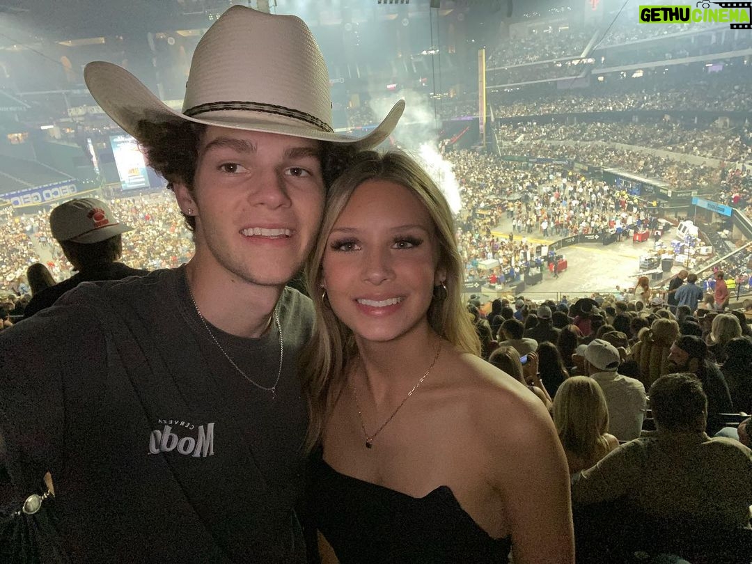 Hayden Summerall Instagram - photo dump of concerts and the fair :))❤️