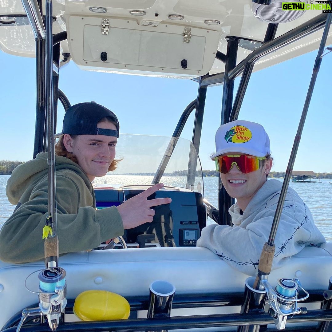 Hayden Summerall Instagram - days on the water... :)🌊 Dallas, Texas