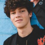 Hayden Summerall Instagram - this was before i cut my hair :/ better longer or shorter?🙏🏻 Los Angeles, California