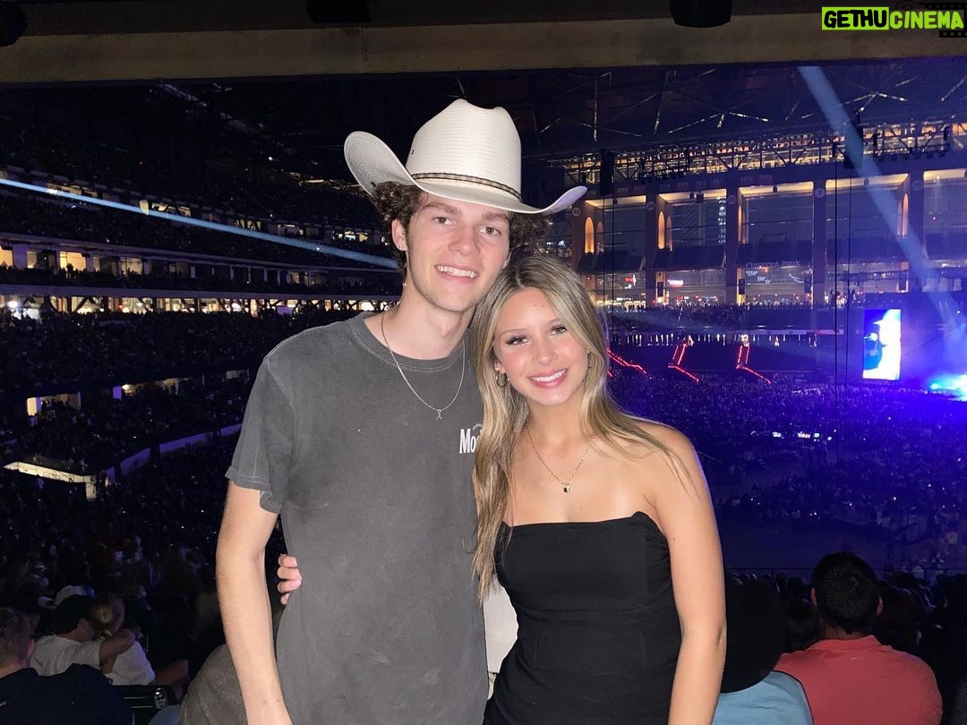 Hayden Summerall Instagram - photo dump of concerts and the fair :))❤️