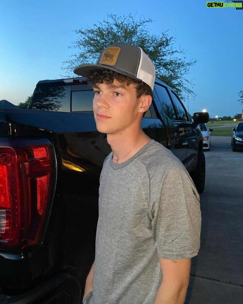 Hayden Summerall Instagram - i hope y’all have a good weekend❤️ i’m ready to get back to music! :) Dallas, Texas