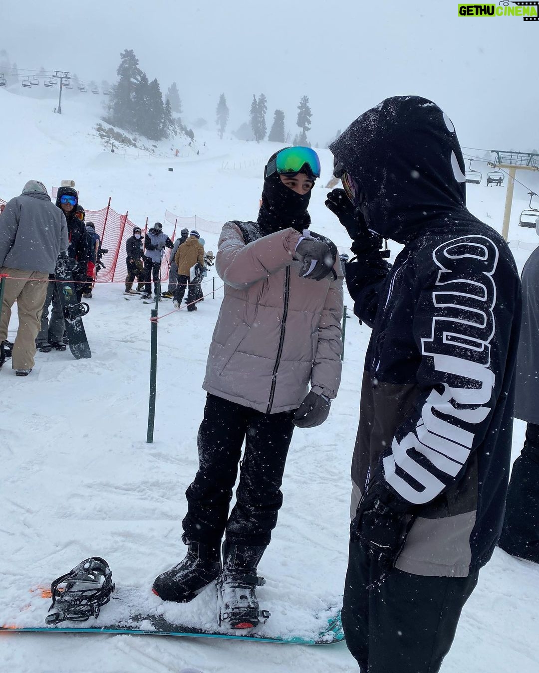 Hayden Summerall Instagram - the beginning of my week :) but time to get back to the studio🤟🏻🖤 Big Bear Lake, California