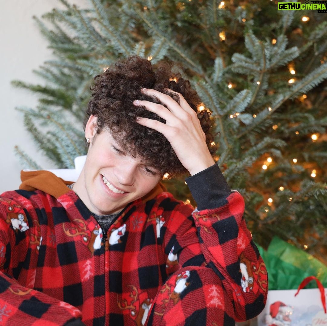Hayden Summerall Instagram - Merry christmas and happy holidays i love y’all❤️🎅🏼