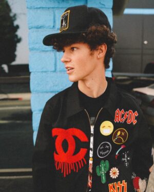 Hayden Summerall Instagram - this was before i cut my hair :/
better longer or shorter?🙏🏻