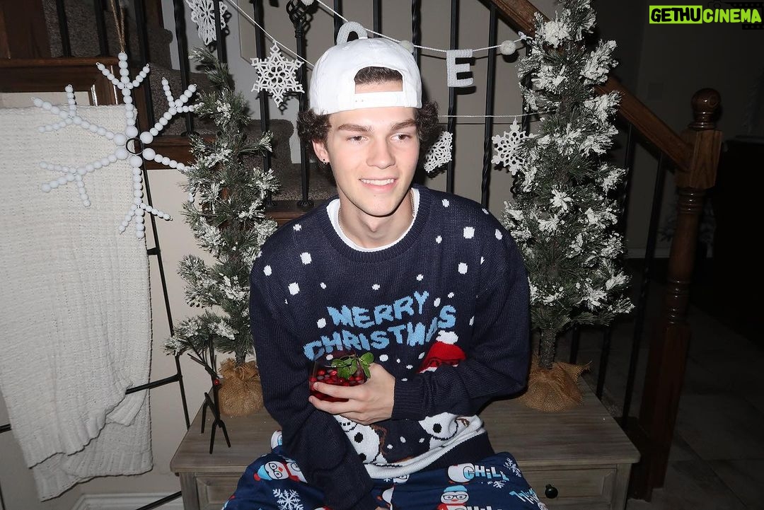Hayden Summerall Instagram - I think somebody’s ready for the holidays