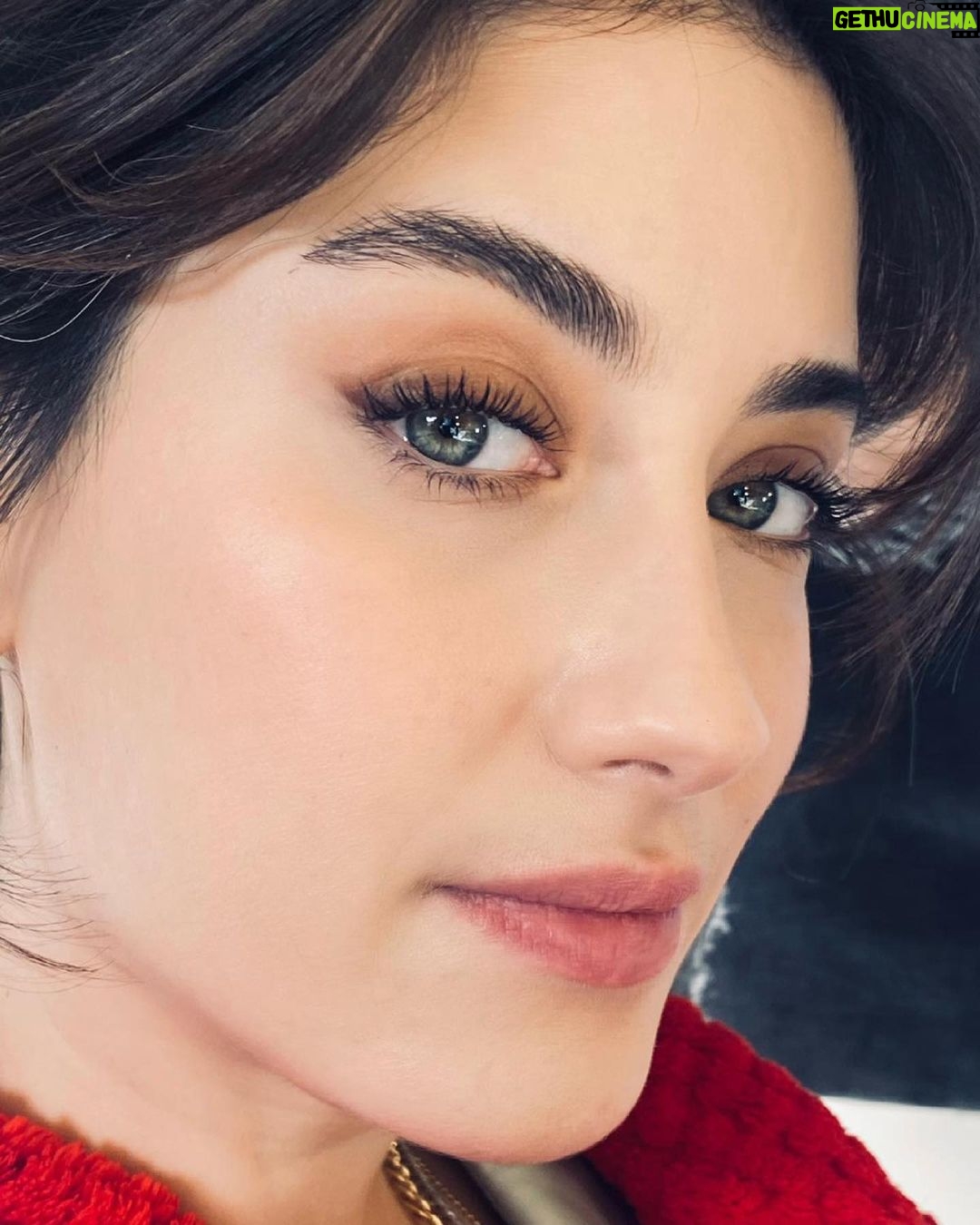 Hazal Kaya - 670.7K Likes - Foto Zümrüt 21’ 🤘
#yada #tellthepaparrazigetthelensright
