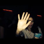 Hazal Kaya Instagram – Kalabalıkların içinde özgürce eğlenmenin kıymetini bilip,fotoğraf çekenlere minnacık ellerimle engel olmaya çalışmayacağıma söz veriyorum…hepiniz şahitsiniz…🥂🥲
