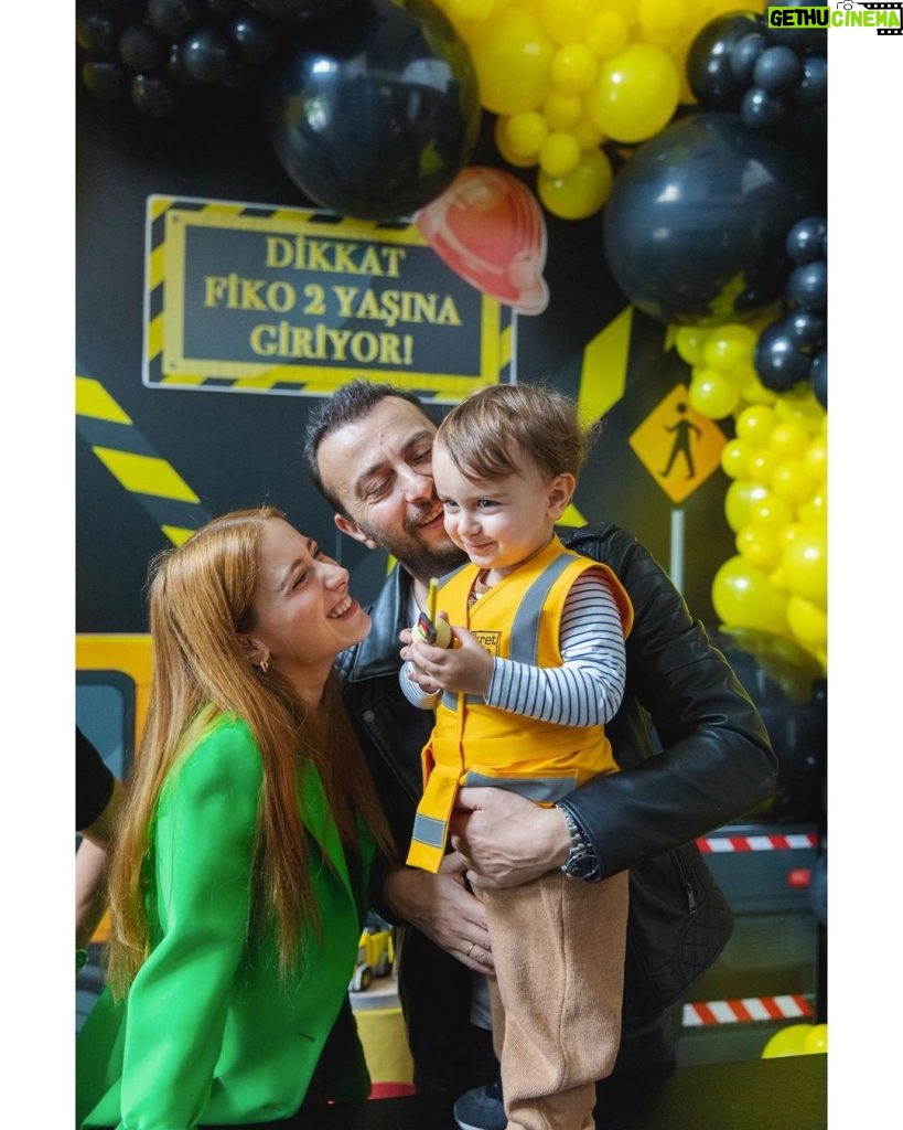Hazal Kaya Instagram - Dikkat Fiko 2 yaşına giriyor!!! İyi ki doğdun kalbim 💛