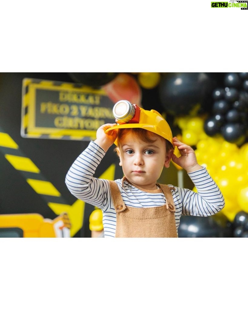 Hazal Kaya Instagram - Dikkat Fiko 2 yaşına giriyor!!! İyi ki doğdun kalbim 💛