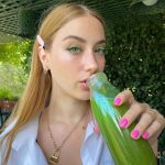Hazal Kaya Instagram - Drink your veggies 🥦