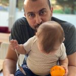 Hazal Kaya Instagram - İyi ki doğdun hayatımın aşkı!🤍 Gülüşünü sevdiğim...Birlikte huzurla kutladığımız nice yılların olsun! İyi ki bizimsin ❤️ @atayaliko ❤️