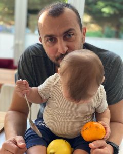 Hazal Kaya Instagram - İyi ki doğdun hayatımın aşkı!🤍 Gülüşünü sevdiğim...Birlikte huzurla kutladığımız nice yılların olsun! İyi ki bizimsin ❤️ @atayaliko ❤️