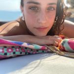 Hazal Kaya Instagram - “I need vacation” post...🦀 #illswiminnovember #believeandachieve