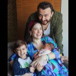 Hazal Kaya Instagram - kapkaranlık günlerede bize umut ışığı gibi gelen canım kızım, iyi ki doğdun ♥️ 40 gün nasıl geçti bilmiyorum 💫 11.02.2023