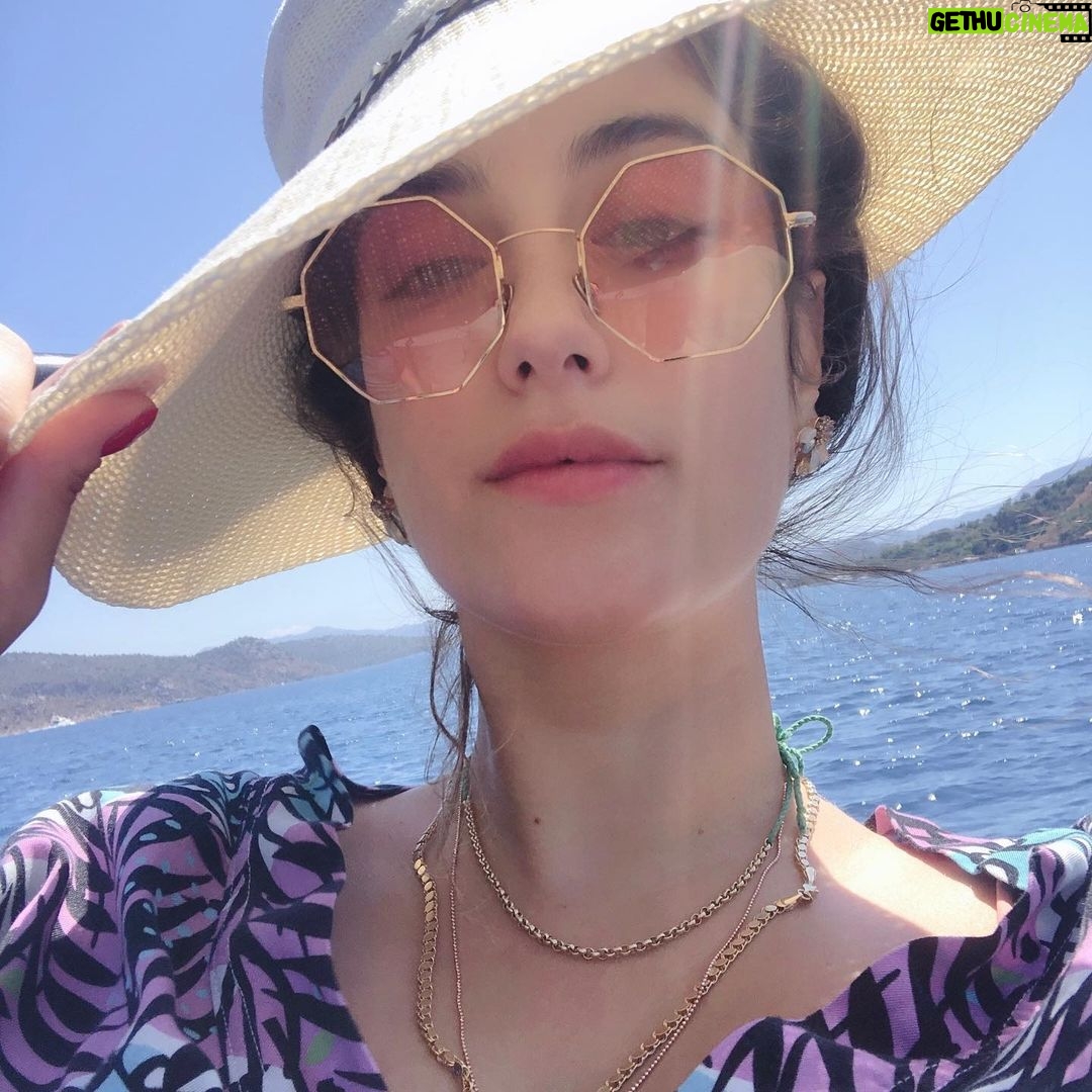 Hazal Kaya - 632.6K Likes - Vacation vacation vacation 🐠