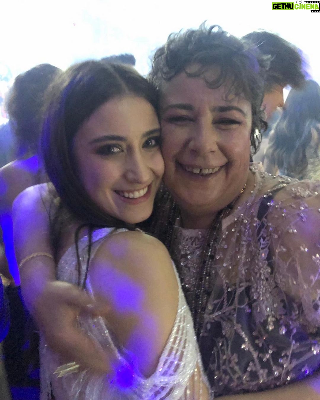 Hazal Kaya Instagram - Çok seviyorum çok!! İyi ki... #happymothersday 💕🌸