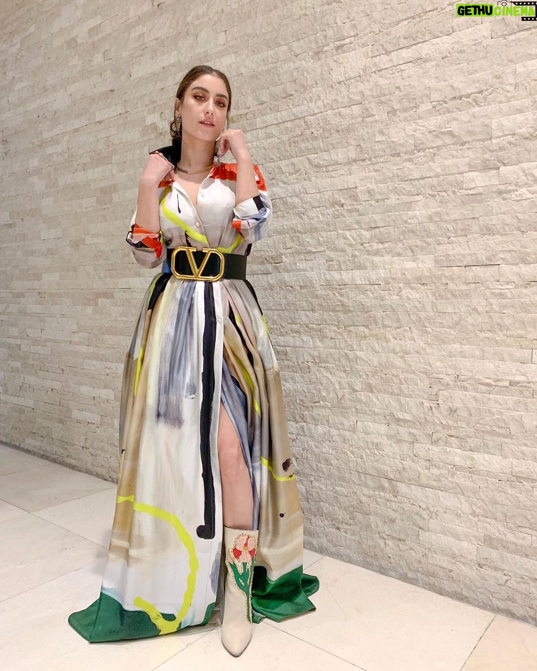 Hazal Kaya Instagram - 🎡💜 It was a hypnotizing show as usual!! Proud of you my love 😘@ozgurmasur