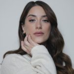 Hazal Kaya Instagram - Favori fondötenim Lancome #TeintIdoleUltraWear şimdi yenilendi! 🤍Mükemmel uyumu yakalayacağınız birçok ton seçeneğine ve cildinize daha fazla nefes aldıran, gün boyu kalıcı, ince ve yüksek kapatıcı formülüne siz de benim kadar hayran olacaksınız! #BenimRengim 205C. Benden söylemesi... 😏 @lancomeofficial #işbirliği