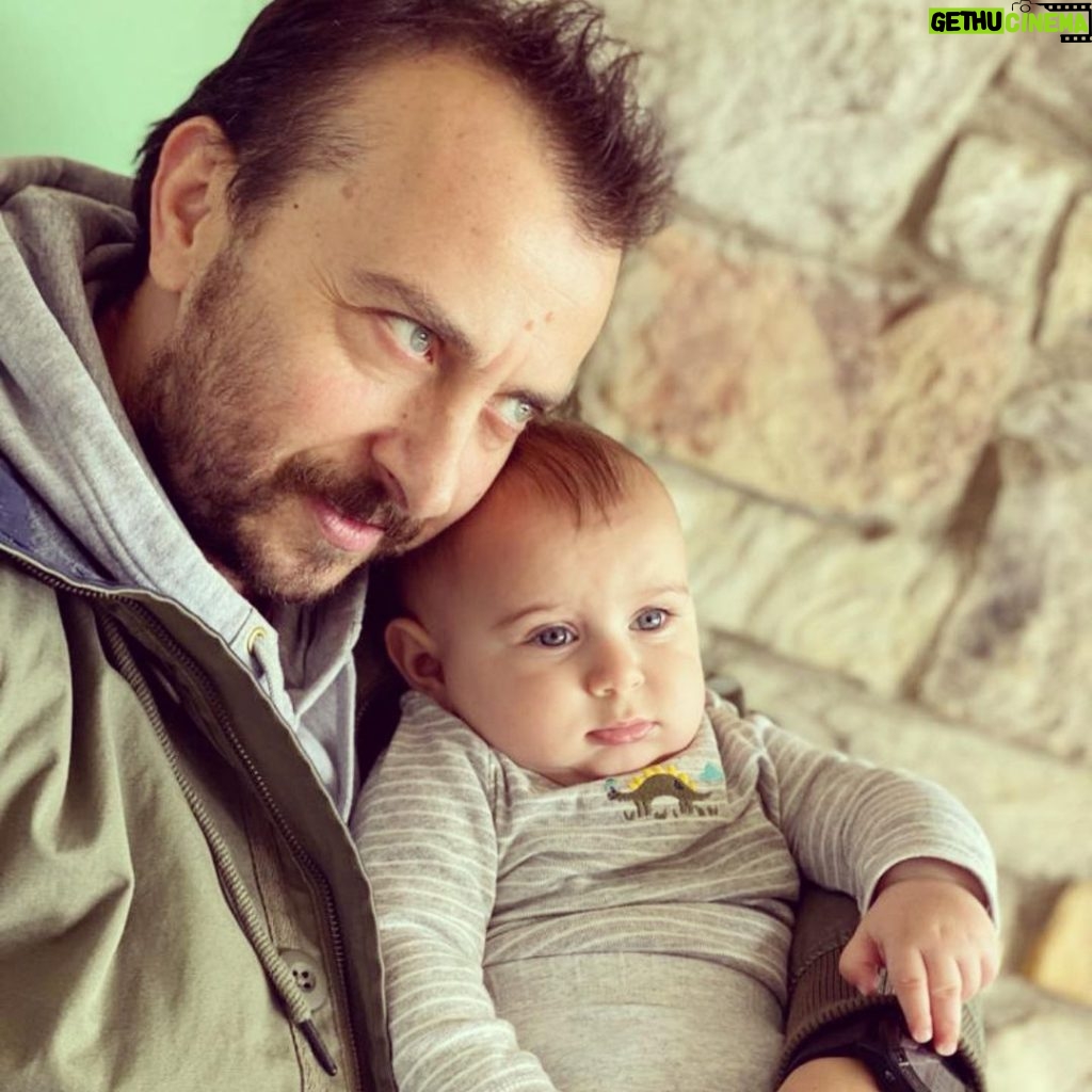Hazal Kaya Instagram - Canım babam...Canım sevgilim...Babalar gününüz kutlu olsun ❤️ Fiko ve ben sizi çok seviyoruz ama çok!!!