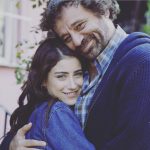 Hazal Kaya Instagram - Hiç de beceremem vedalaşmayı ama...70 bölümün sonuna geldik.Tam iki sezon sizlerle olma şansına sahip olduğumuza hala inanamıyorum.Parçası olmaktan gurur duydum Bizim Hikaye’nin.Sayesinde aynı sahneyi paylaştığıma inanamadığım büyük ustalarla çalıştım.Kendilerinden çok şey öğrendiğim,yeteneklerine ve güçlerine her gün daha çok hayran olduğum yaşları küçük,kalpleri kocaman oyuncu arkadaşlarım oldu.Haytımın en zor dönemlerine de en büyük mutluluklarına da şahit oldu bu iş.Benim için hep çok özel olacak.İyi ki aldığımız tepkileri hiç umursamadan,korkmadan,sevgiyle ve bütün gücümüzle en iyi bildiğimiz şeyi yapmışız.Hoşçakal Bizim Hikaye! Sayende öğrendiğim her şey için teşekkür ederim... I'm so not good with goodbyes but here we are at the end of 70 episodes. I can't believe we got to be with you for to whole seasons. I feel so lucky to have been part of Bizim Hikaye, working with people, masters I so look up to that I couldn't believe to be part of the same story. I made friends way younger than I am, surprising me every day with their talents and huge hearts. I went through the best and worst of my life during these series. It'll forever be very special to me. I'm so glad to see we kept going despite all the prejudice we encountered especially in the beginning, that we kept doing what we know best, with love, without fear. Farewell Bizim Hikaye! Thanks for all the lesssons!