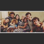 Hazal Kaya Instagram - Hiç de beceremem vedalaşmayı ama...70 bölümün sonuna geldik.Tam iki sezon sizlerle olma şansına sahip olduğumuza hala inanamıyorum.Parçası olmaktan gurur duydum Bizim Hikaye’nin.Sayesinde aynı sahneyi paylaştığıma inanamadığım büyük ustalarla çalıştım.Kendilerinden çok şey öğrendiğim,yeteneklerine ve güçlerine her gün daha çok hayran olduğum yaşları küçük,kalpleri kocaman oyuncu arkadaşlarım oldu.Haytımın en zor dönemlerine de en büyük mutluluklarına da şahit oldu bu iş.Benim için hep çok özel olacak.İyi ki aldığımız tepkileri hiç umursamadan,korkmadan,sevgiyle ve bütün gücümüzle en iyi bildiğimiz şeyi yapmışız.Hoşçakal Bizim Hikaye! Sayende öğrendiğim her şey için teşekkür ederim... I'm so not good with goodbyes but here we are at the end of 70 episodes. I can't believe we got to be with you for to whole seasons. I feel so lucky to have been part of Bizim Hikaye, working with people, masters I so look up to that I couldn't believe to be part of the same story. I made friends way younger than I am, surprising me every day with their talents and huge hearts. I went through the best and worst of my life during these series. It'll forever be very special to me. I'm so glad to see we kept going despite all the prejudice we encountered especially in the beginning, that we kept doing what we know best, with love, without fear. Farewell Bizim Hikaye! Thanks for all the lesssons!