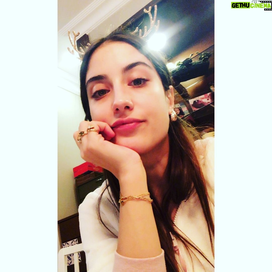 Hazal Kaya Instagram - Happy new yeaaaar!!! 🥳 ❤️🌸