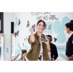 Hazal Kaya Instagram - #tbt 🧚🏻‍♂️💫 #tiffanypaperflowers @tiffanyandco