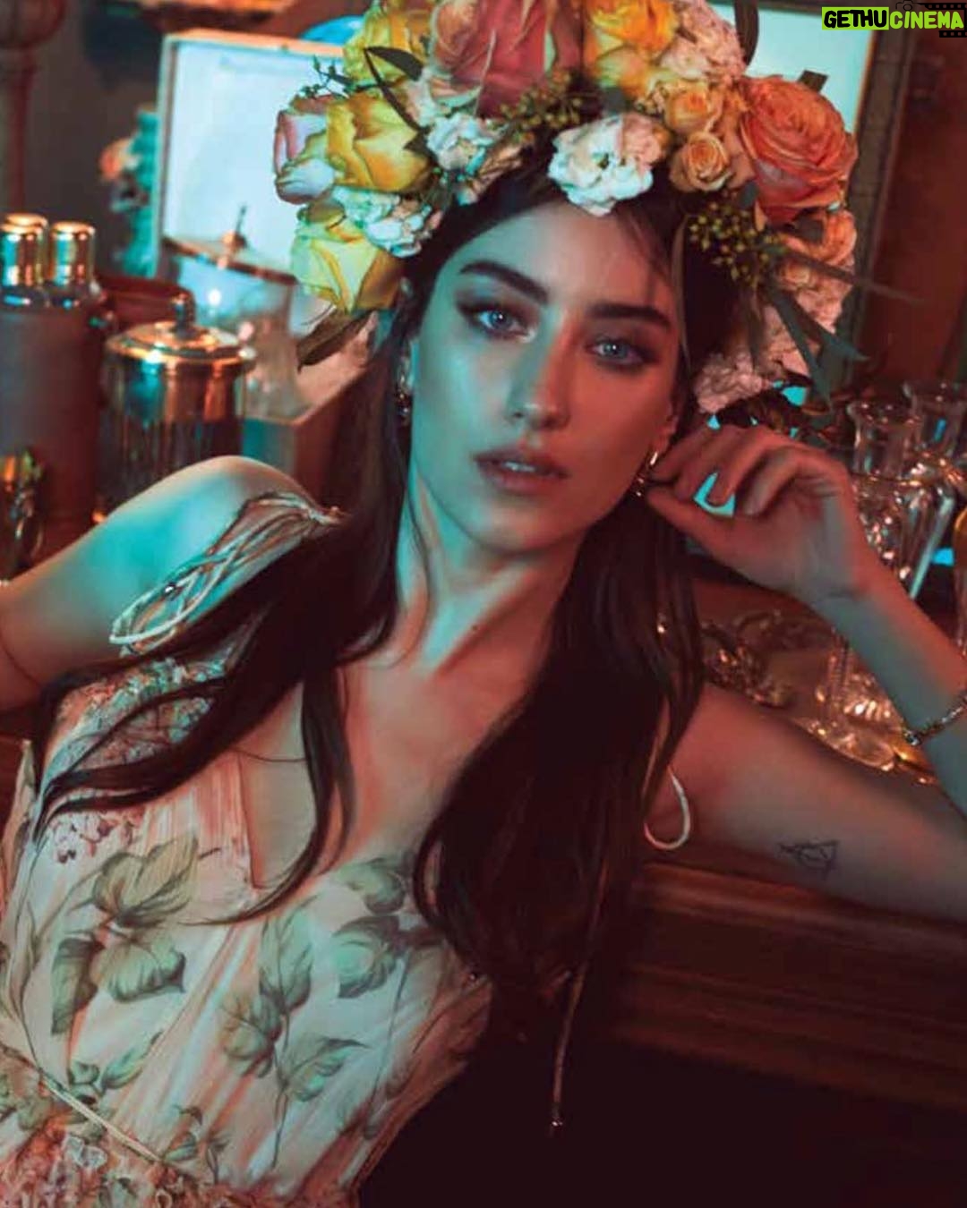 Hazal Kaya Instagram - @instyleturkiye şubat sayısııı 🎉💃🏻🙏🏻 şahane bir gündü,tekrar çok teşekkür ederim.Harikasınız!! @nazlikayran @denizozgun @ibrahimzengin @gulumerzincan @baharkader @bugunnelerizledim ❤️