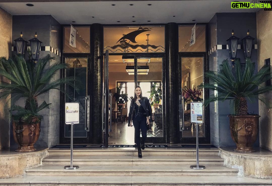 Hazal Kaya Instagram - Ready to roll for #mipcom2017 😎