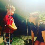 Hazal Kaya Instagram - Bir saatte organize edilen aşırı pembe masalı doğum günü yemeği (ben çok sever oldum bu aşırı renkleri,konuşcaz),en sevdiğim gruplardan birinin doğum günüme denk gelen konseri (hayatımın en acayip anlarına eşlikçidir şarkıları),kızımın minik tekmeleri (kings of convenience seveceğini biliyodum,bizde genetik zaten) 32 ne güzel geldin be!! Beklentim haliyle çok yüksek ama yüzümü kara çıkartmicak gibisin,şimdiden teşekkür ederim. #hello32🎂