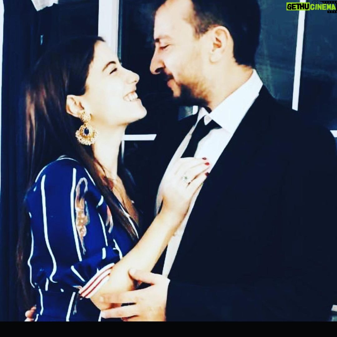 Hazal Kaya Instagram - Happy new yeaaaar!!! 🥳 ❤️🌸