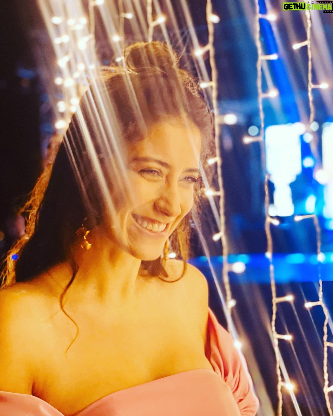 Hazal Kaya Instagram - Kızı düğün düğün gezdiriyorum 💃🏻 #umutmelisawedding
