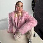 Hazal Kaya Instagram - Gerçekten felaketler ve mucizelerle dolu bi yıldı.Zaman çok hızlı aktı,bi yandan her acıyı da hiç bitmicekmiş gibi uzun uzun yaşattı.Yallah 2023…Bize iyi davran 2024!Vallahi billahi tillahi imdat diye bağırırız bak… (Duygumu tam olarak açıklayan sürpriz sonlu)