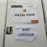 Hazal Kaya Instagram - Gerçekten felaketler ve mucizelerle dolu bi yıldı.Zaman çok hızlı aktı,bi yandan her acıyı da hiç bitmicekmiş gibi uzun uzun yaşattı.Yallah 2023…Bize iyi davran 2024!Vallahi billahi tillahi imdat diye bağırırız bak… (Duygumu tam olarak açıklayan sürpriz sonlu)