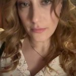 Hazal Kaya Instagram - Gerçekten felaketler ve mucizelerle dolu bi yıldı.Zaman çok hızlı aktı,bi yandan her acıyı da hiç bitmicekmiş gibi uzun uzun yaşattı.Yallah 2023…Bize iyi davran 2024!Vallahi billahi tillahi imdat diye bağırırız bak… (Duygumu tam olarak açıklayan sürpriz sonlu)