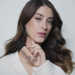 Hazal Kaya Instagram - Favori fondötenim Lancome #TeintIdoleUltraWear şimdi yenilendi! 🤍Mükemmel uyumu yakalayacağınız birçok ton seçeneğine ve cildinize daha fazla nefes aldıran, gün boyu kalıcı, ince ve yüksek kapatıcı formülüne siz de benim kadar hayran olacaksınız! #BenimRengim 205C. Benden söylemesi... 😏 @lancomeofficial #işbirliği