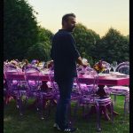 Hazal Kaya Instagram - Bir saatte organize edilen aşırı pembe masalı doğum günü yemeği (ben çok sever oldum bu aşırı renkleri,konuşcaz),en sevdiğim gruplardan birinin doğum günüme denk gelen konseri (hayatımın en acayip anlarına eşlikçidir şarkıları),kızımın minik tekmeleri (kings of convenience seveceğini biliyodum,bizde genetik zaten) 32 ne güzel geldin be!! Beklentim haliyle çok yüksek ama yüzümü kara çıkartmicak gibisin,şimdiden teşekkür ederim. #hello32🎂