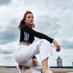 Hazar Motan Instagram - Instyle Nisan🌸✨ @instyleturkiye @baharkader Yazı: @deniztokgoz Styling: @seraydenk Fotoğraf: @firatkocak Saç&makyaj: @orbaybas