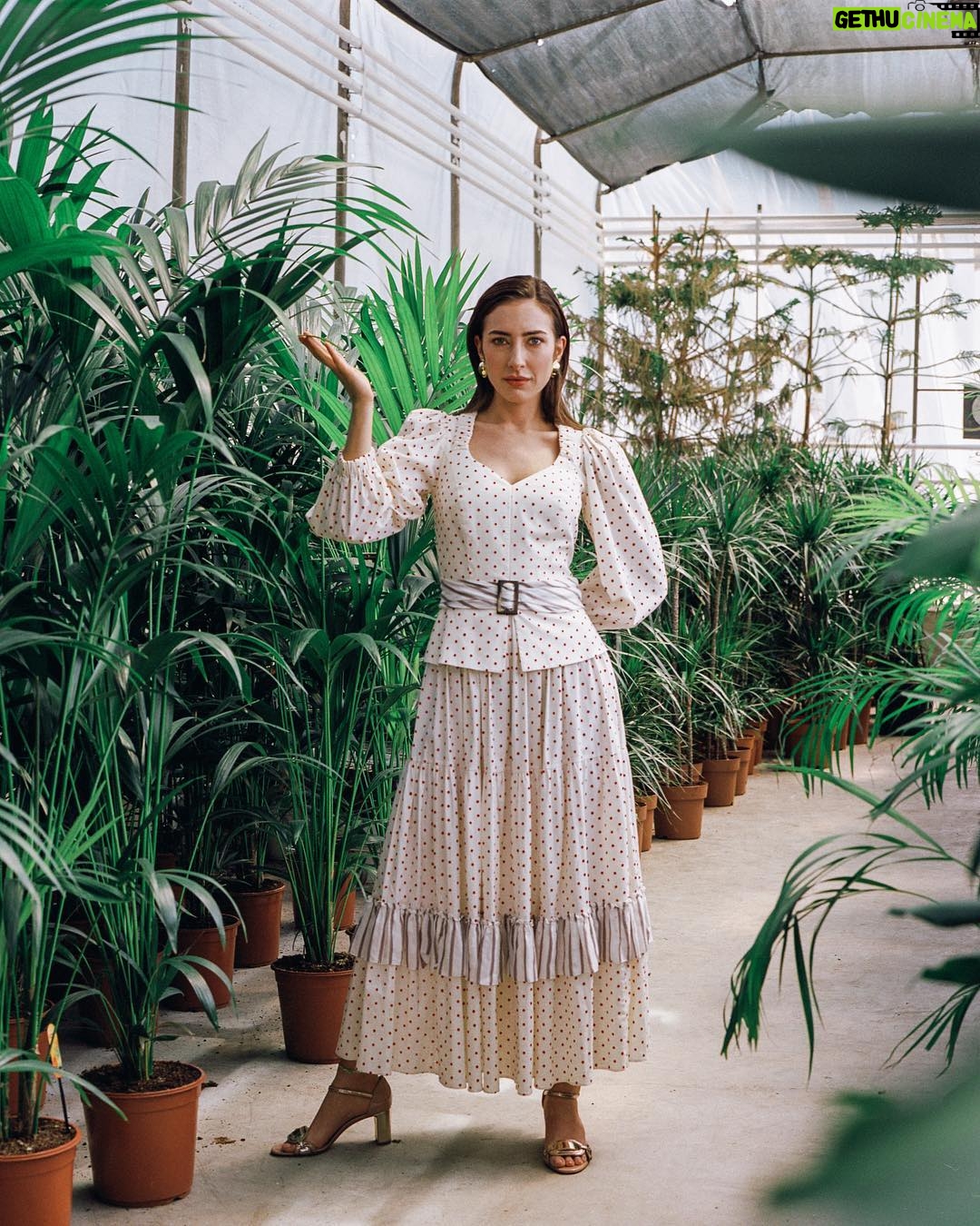 Hazar Motan Instagram - 💚🍃 @womensshinemag Röportaj: @caglakucukk @sryzcglu Fotoğraf: @okannturgut Stylist: @aliarisso Stylist Asistan: @littleastylle Saç: @sabitakkaya @hayrihayta Makyaj: @rufiyekalmazz