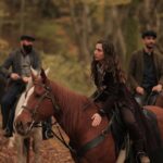 Hazar Motan Instagram - @kanunsuztopraklar Yeni bölümüyle yarın akşam 20.00 ‘de @foxturkiye ‘de💫 📸 @ikaancoban