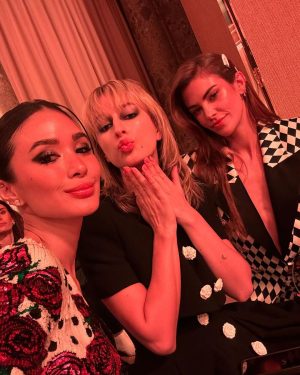 Heart Evangelista Instagram - Day 3 of @parisfashionweek 🖤📣